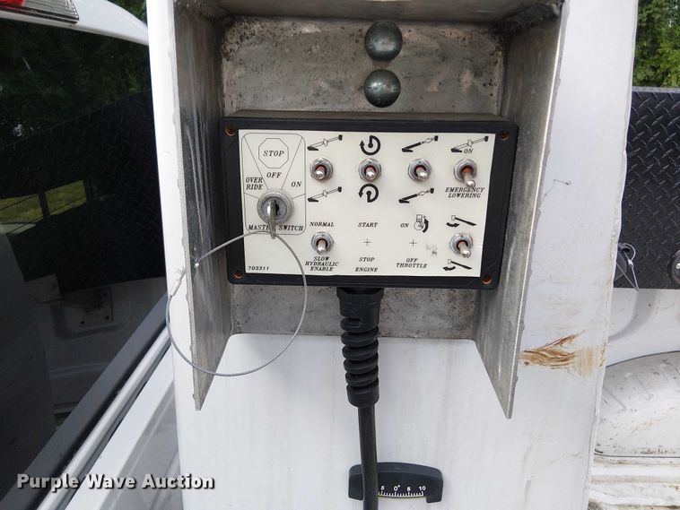 image for item EV5009 2020 Ford F350 bucket truck