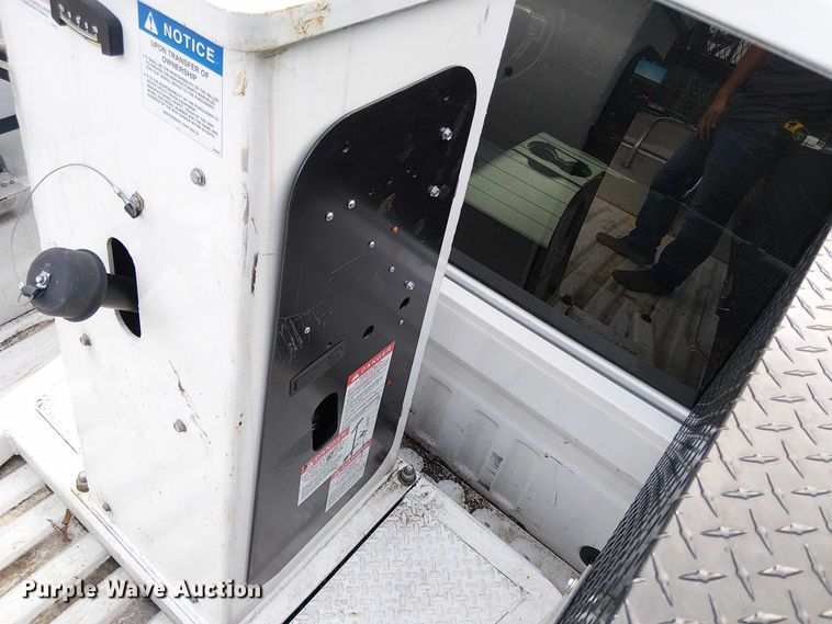 image for item EV5009 2020 Ford F350 bucket truck