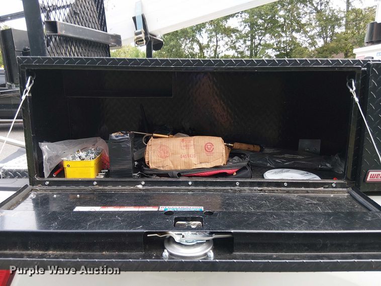 image for item EV5009 2020 Ford F350 bucket truck