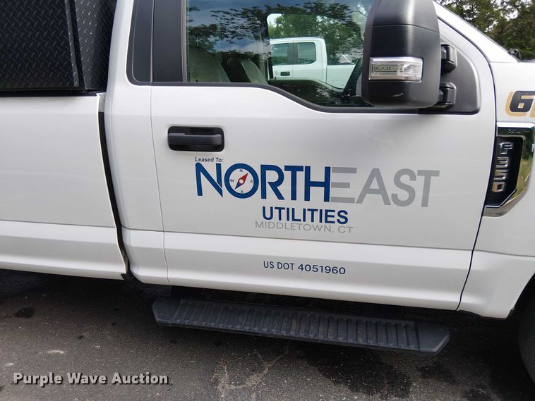 image for item EV5009 2020 Ford F350 bucket truck