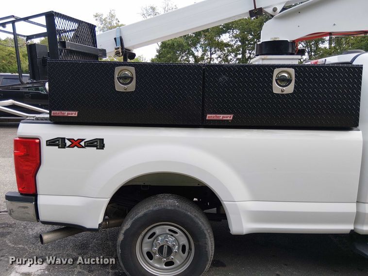 image for item EV5009 2020 Ford F350 bucket truck