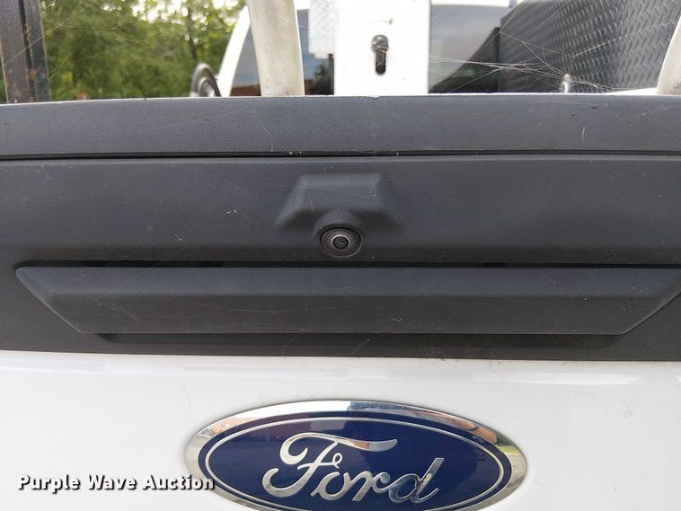 image for item EV5009 2020 Ford F350 bucket truck