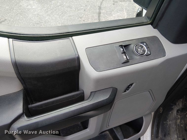 image for item EV5009 2020 Ford F350 bucket truck