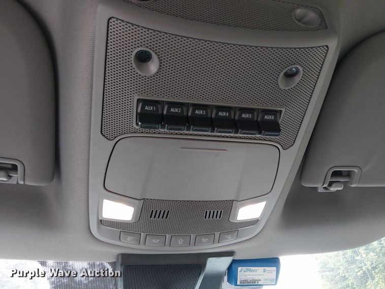 image for item EV5009 2020 Ford F350 bucket truck