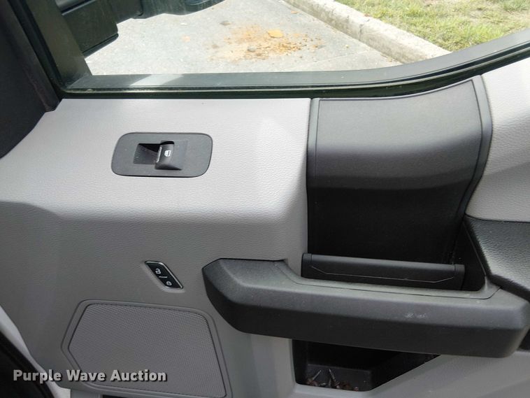 image for item EV5009 2020 Ford F350 bucket truck