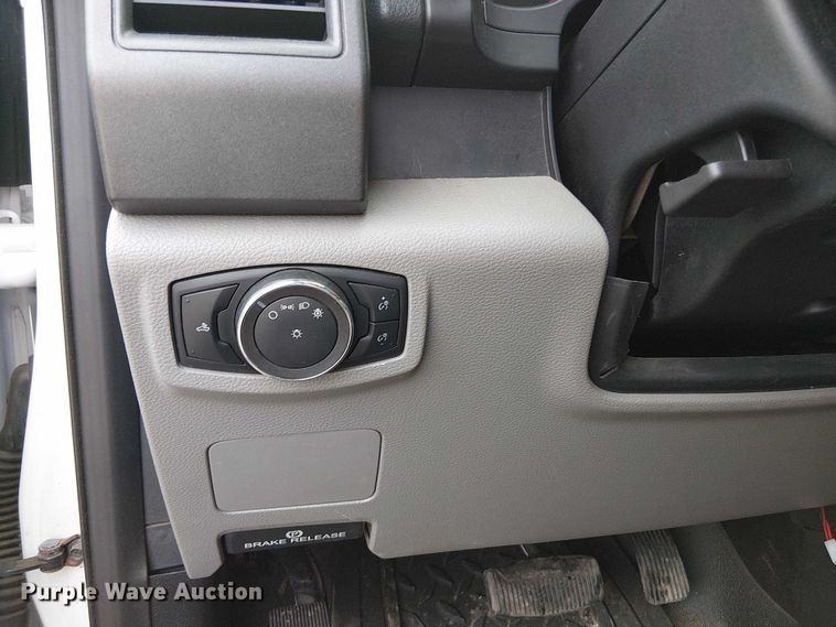 image for item EV5009 2020 Ford F350 bucket truck