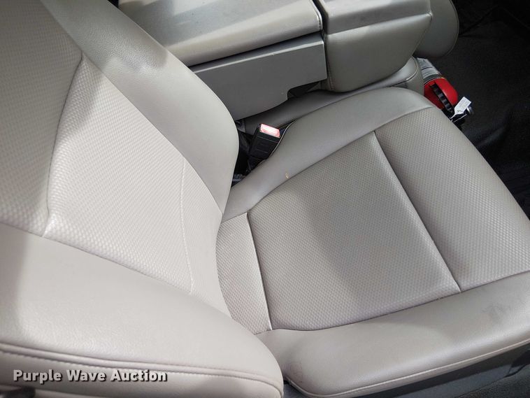 image for item EV5009 2020 Ford F350 bucket truck