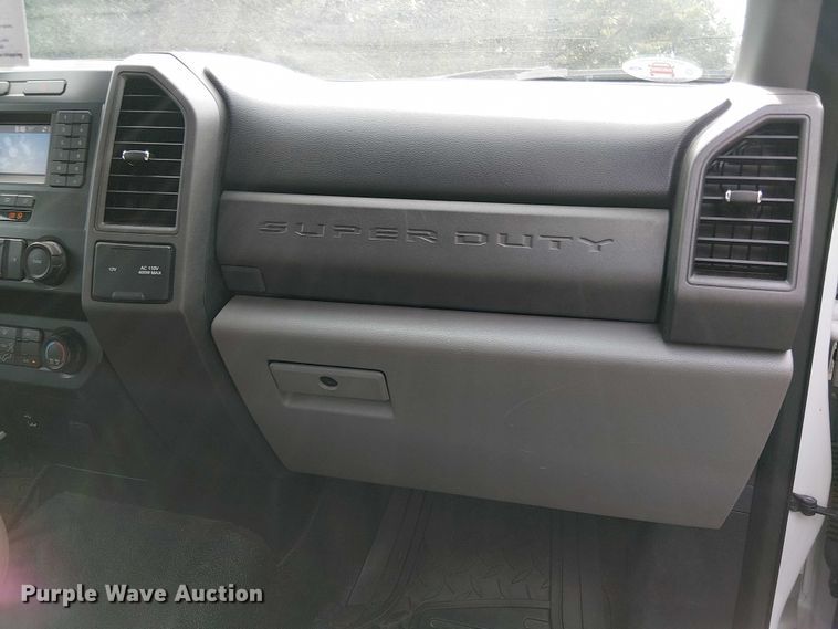 image for item EV5009 2020 Ford F350 bucket truck