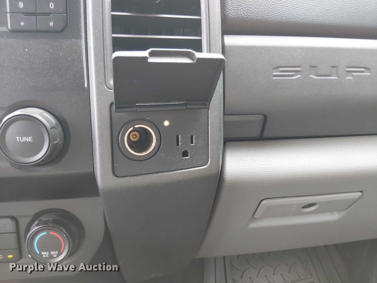 image for item EV5009 2020 Ford F350 bucket truck