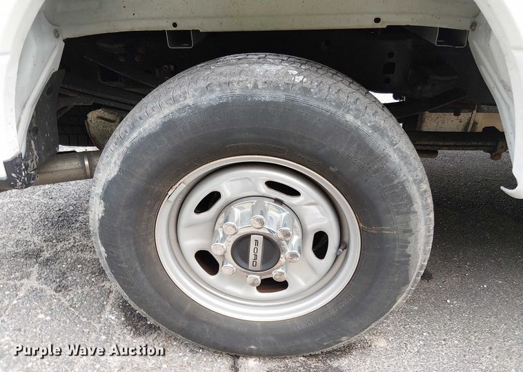 image for item EV5009 2020 Ford F350 bucket truck