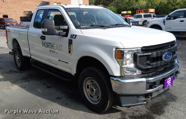 image for item EV5010 2022 Ford F350 Super Duty SuperCab pickup truck