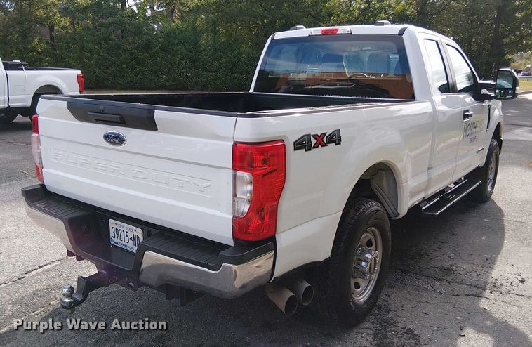 image for item EV5010 2022 Ford F350 Super Duty SuperCab pickup truck