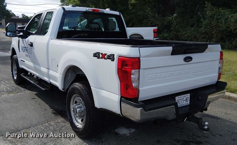 image for item EV5010 2022 Ford F350 Super Duty SuperCab pickup truck