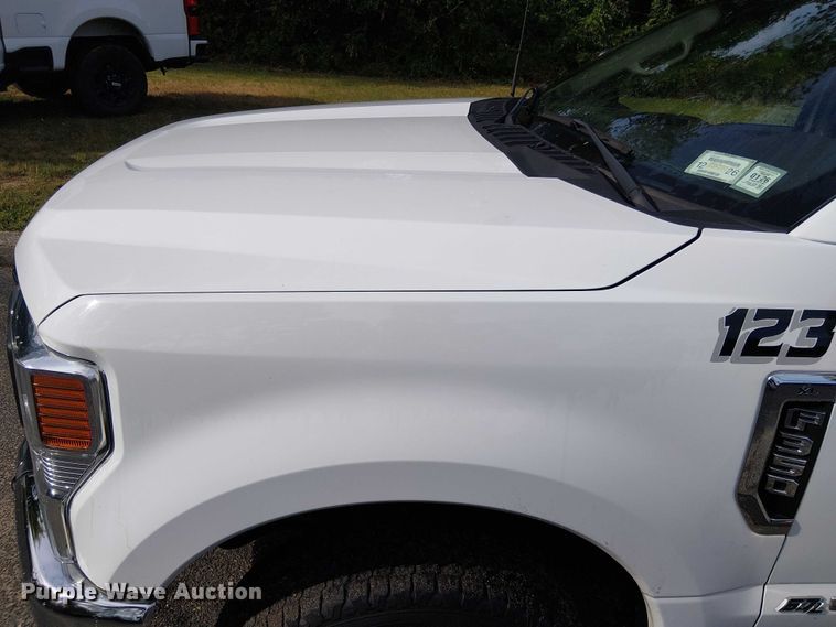 image for item EV5010 2022 Ford F350 Super Duty SuperCab pickup truck