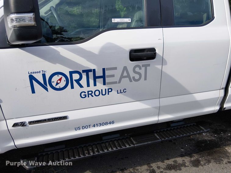 image for item EV5010 2022 Ford F350 Super Duty SuperCab pickup truck