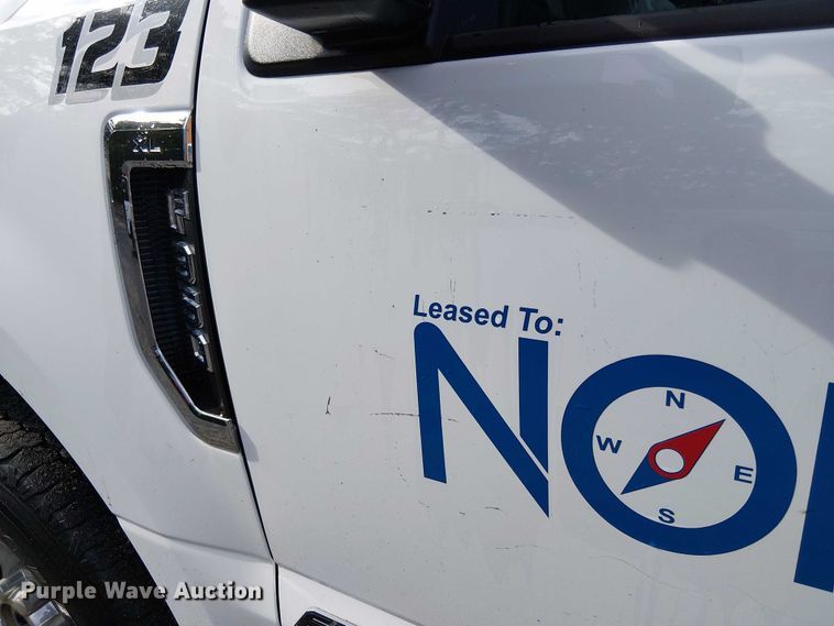 image for item EV5010 2022 Ford F350 Super Duty SuperCab pickup truck