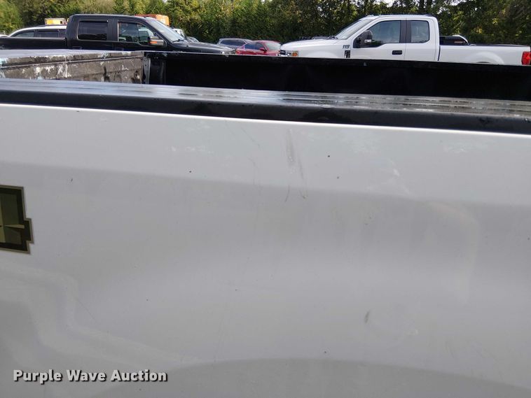 image for item EV5010 2022 Ford F350 Super Duty SuperCab pickup truck