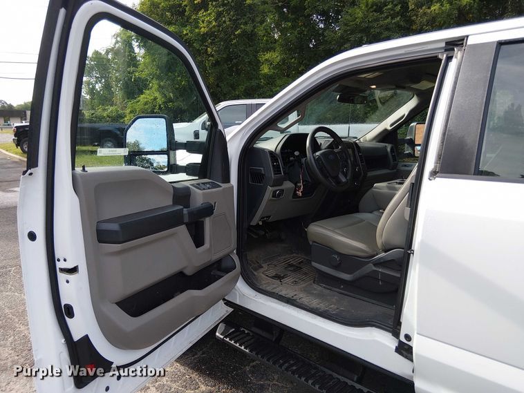 image for item EV5010 2022 Ford F350 Super Duty SuperCab pickup truck