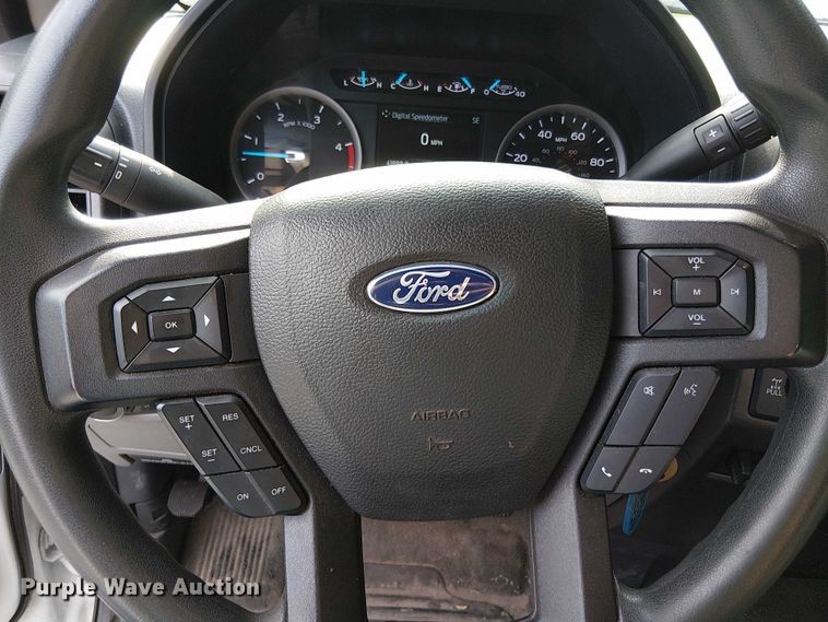 image for item EV5010 2022 Ford F350 Super Duty SuperCab pickup truck