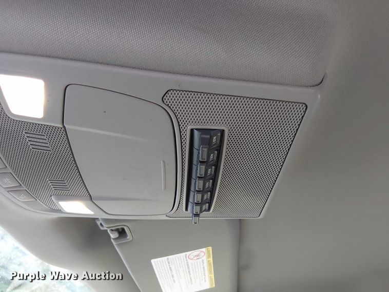 image for item EV5010 2022 Ford F350 Super Duty SuperCab pickup truck