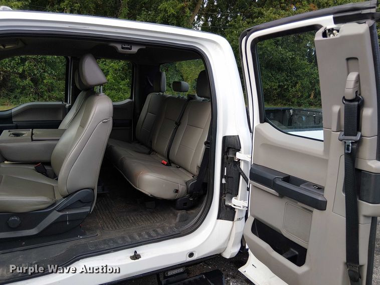 image for item EV5010 2022 Ford F350 Super Duty SuperCab pickup truck