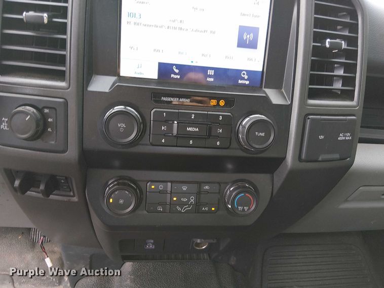 image for item EV5010 2022 Ford F350 Super Duty SuperCab pickup truck