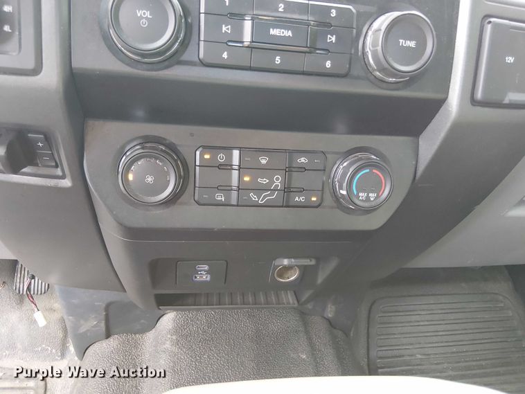 image for item EV5010 2022 Ford F350 Super Duty SuperCab pickup truck