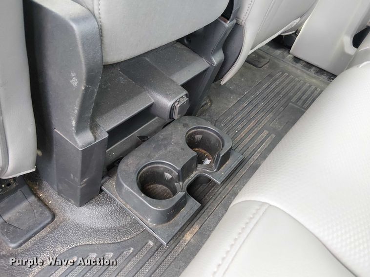 image for item EV5010 2022 Ford F350 Super Duty SuperCab pickup truck