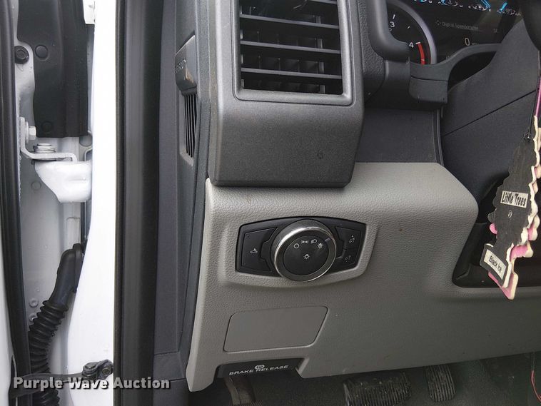 image for item EV5010 2022 Ford F350 Super Duty SuperCab pickup truck