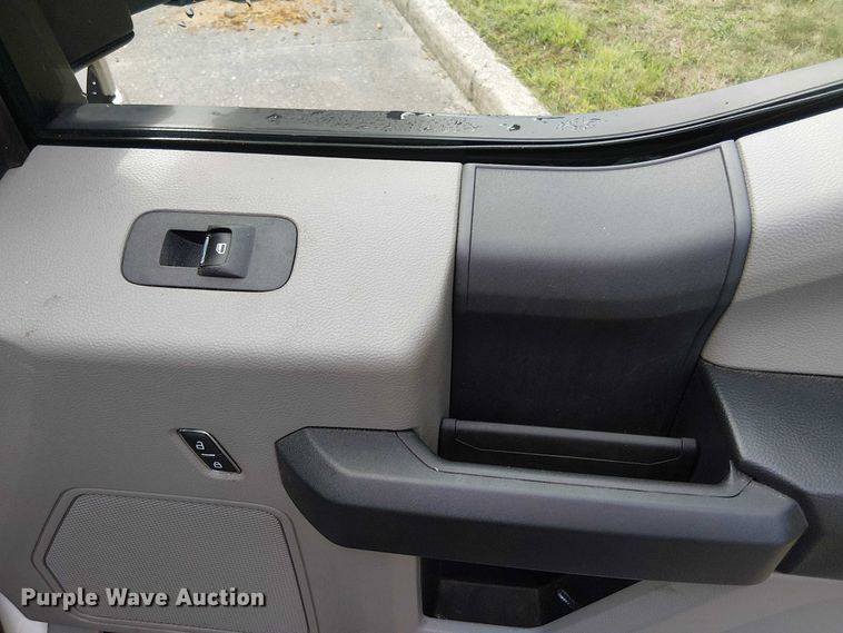 image for item EV5010 2022 Ford F350 Super Duty SuperCab pickup truck