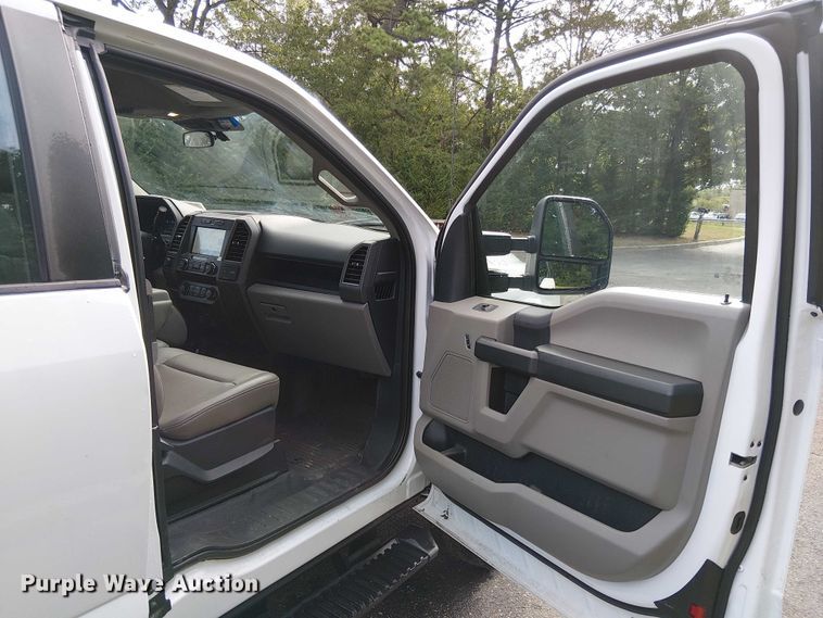 image for item EV5010 2022 Ford F350 Super Duty SuperCab pickup truck