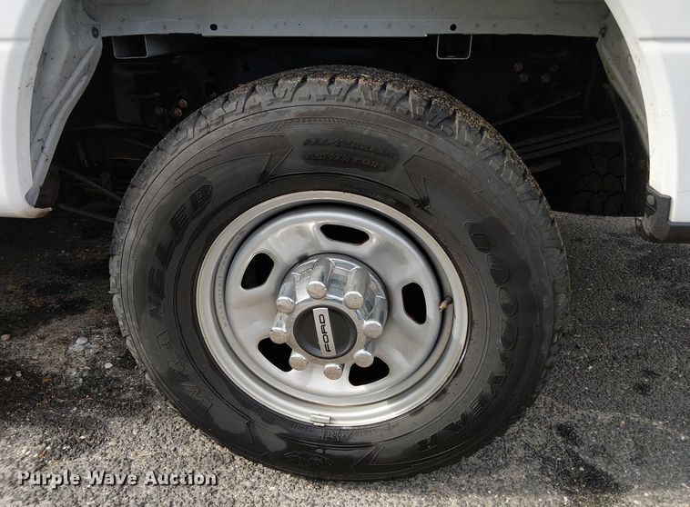 image for item EV5010 2022 Ford F350 Super Duty SuperCab pickup truck