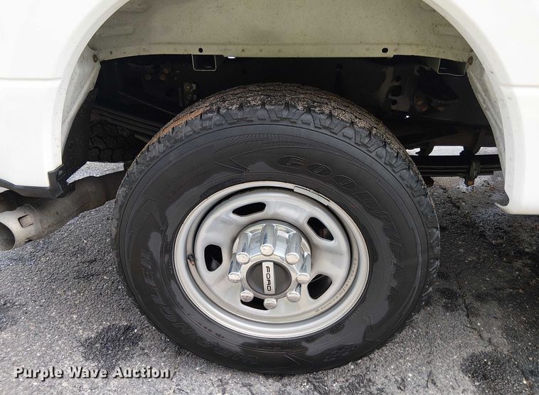 image for item EV5010 2022 Ford F350 Super Duty SuperCab pickup truck