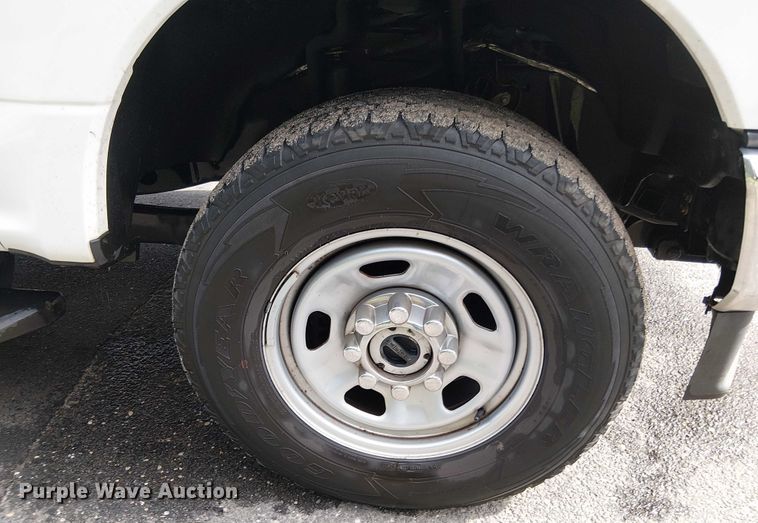 image for item EV5010 2022 Ford F350 Super Duty SuperCab pickup truck