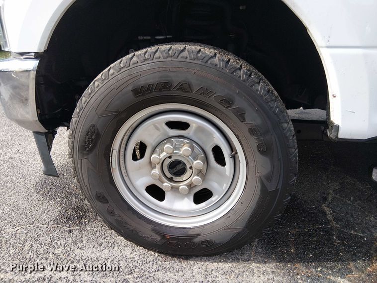 image for item EV5010 2022 Ford F350 Super Duty SuperCab pickup truck