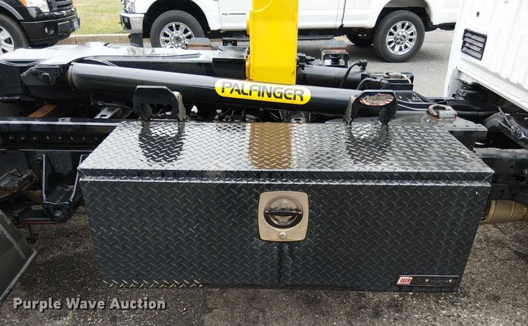 image for item EV5012 2022 Ford F-600 hook lift truck