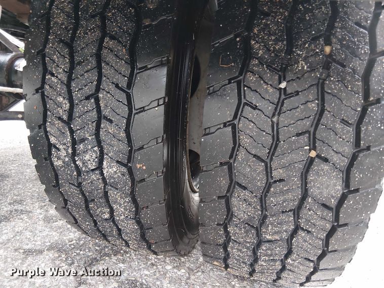 image for item EV5012 2022 Ford F-600 hook lift truck