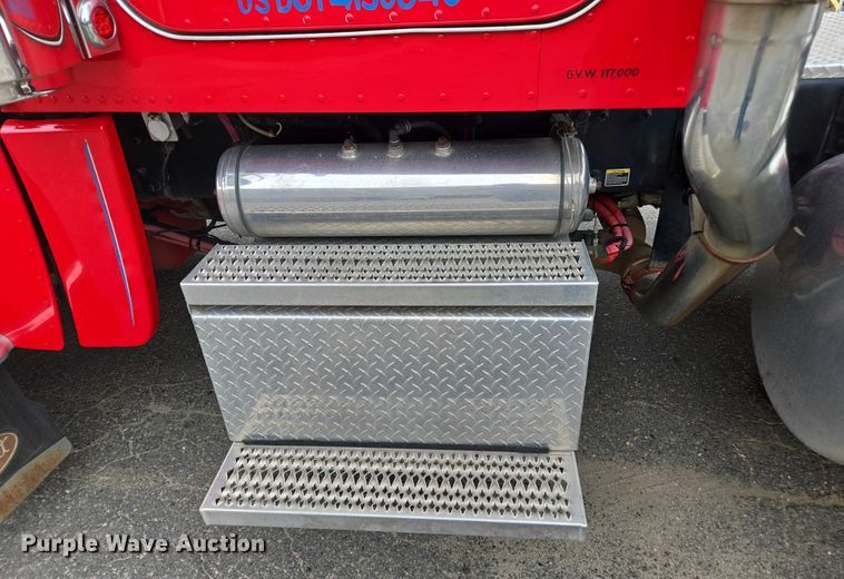 image for item EV5014 2020 Peterbilt 389 semi truck