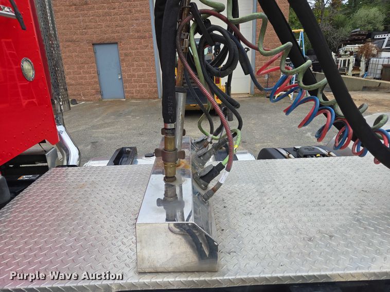 image for item EV5014 2020 Peterbilt 389 semi truck