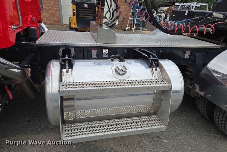 image for item EV5014 2020 Peterbilt 389 semi truck