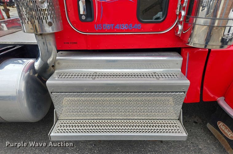 image for item EV5014 2020 Peterbilt 389 semi truck