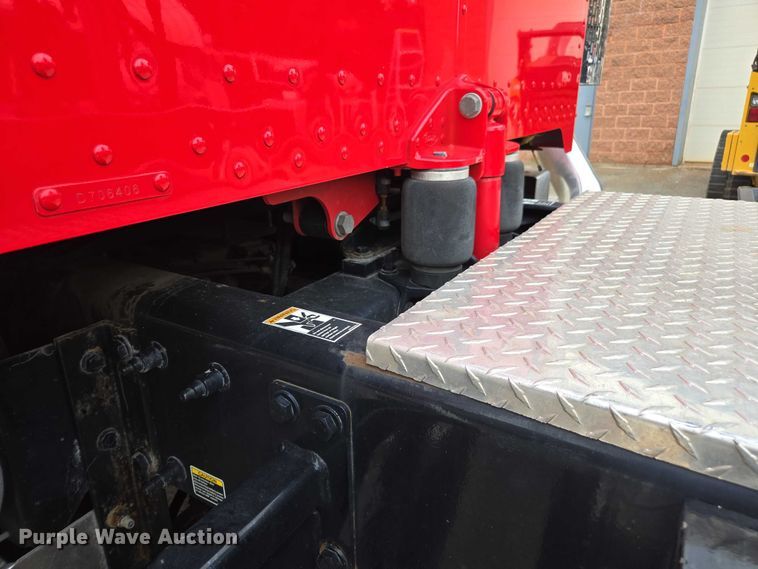 image for item EV5014 2020 Peterbilt 389 semi truck