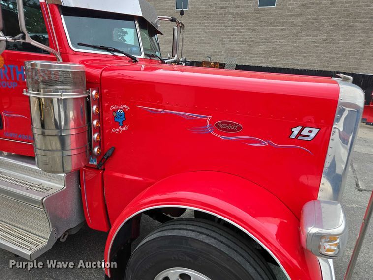 image for item EV5014 2020 Peterbilt 389 semi truck
