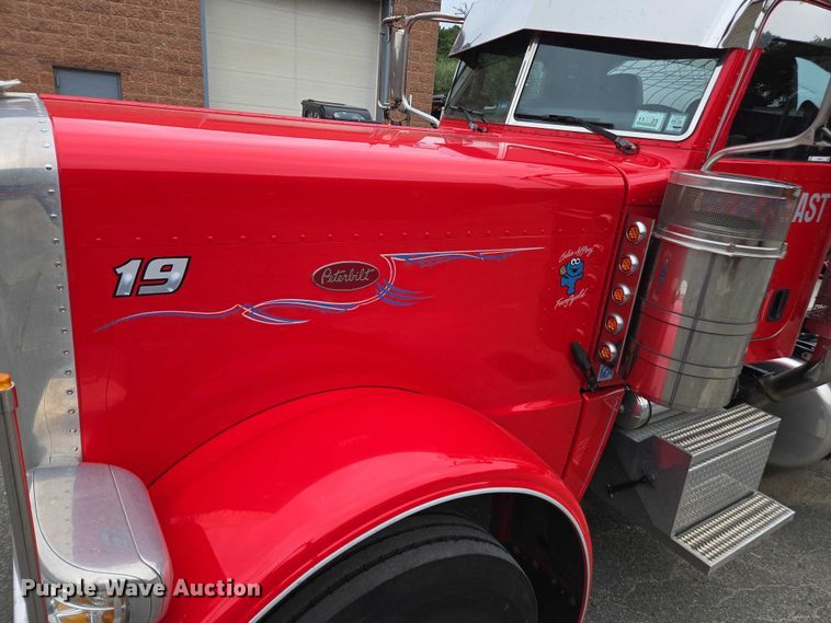 image for item EV5014 2020 Peterbilt 389 semi truck