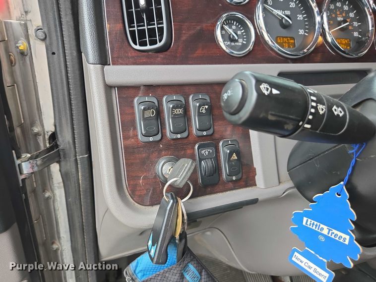 image for item EV5014 2020 Peterbilt 389 semi truck