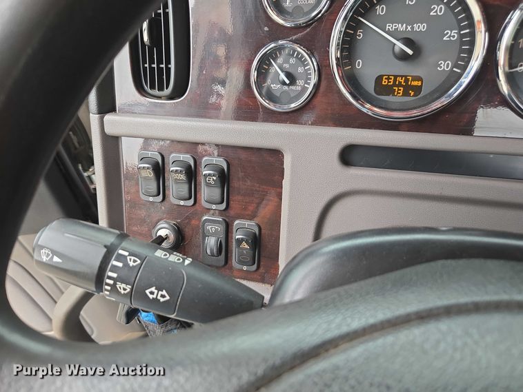 image for item EV5014 2020 Peterbilt 389 semi truck