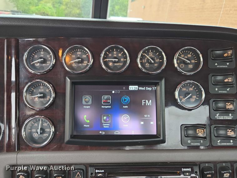 image for item EV5014 2020 Peterbilt 389 semi truck