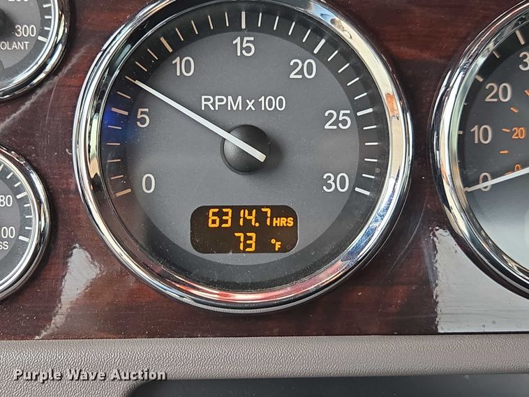 image for item EV5014 2020 Peterbilt 389 semi truck