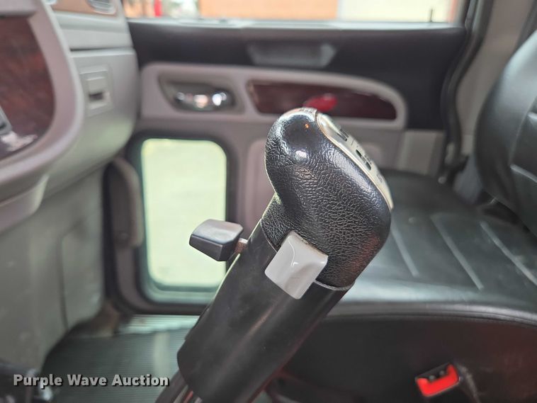 image for item EV5014 2020 Peterbilt 389 semi truck