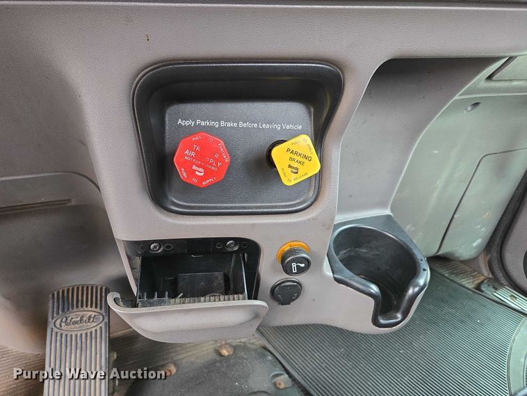 image for item EV5014 2020 Peterbilt 389 semi truck